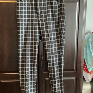 Old Navy women’s  Black and White pixie Plaid Pants